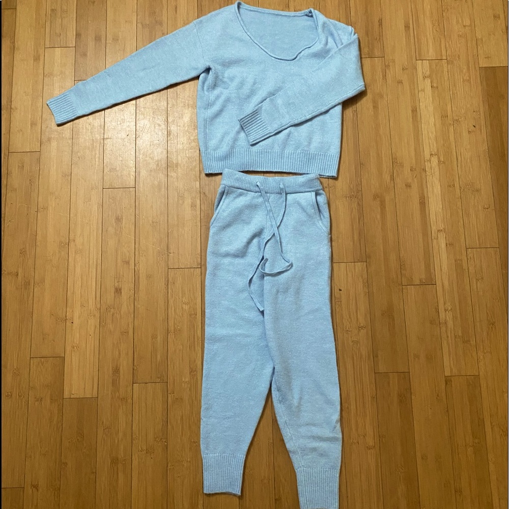 Like new sweater lounge jogger set- light blue